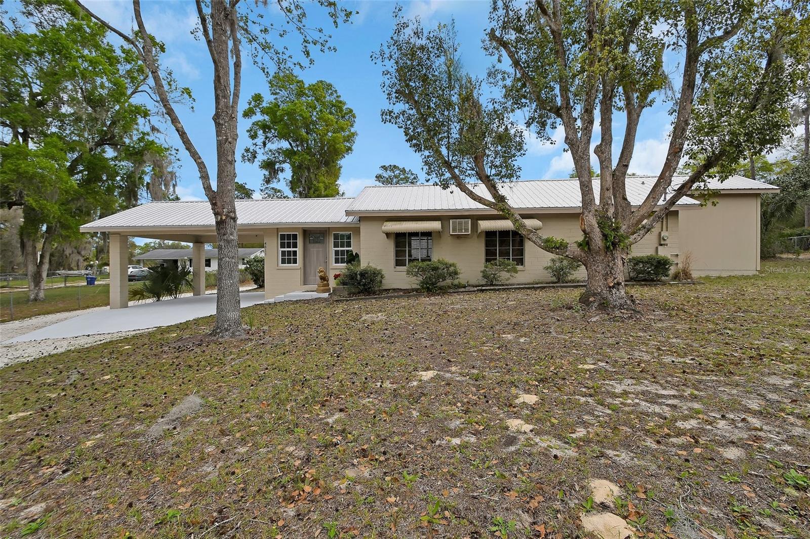 Listing photo id 1 for 4611 Grand Avenue