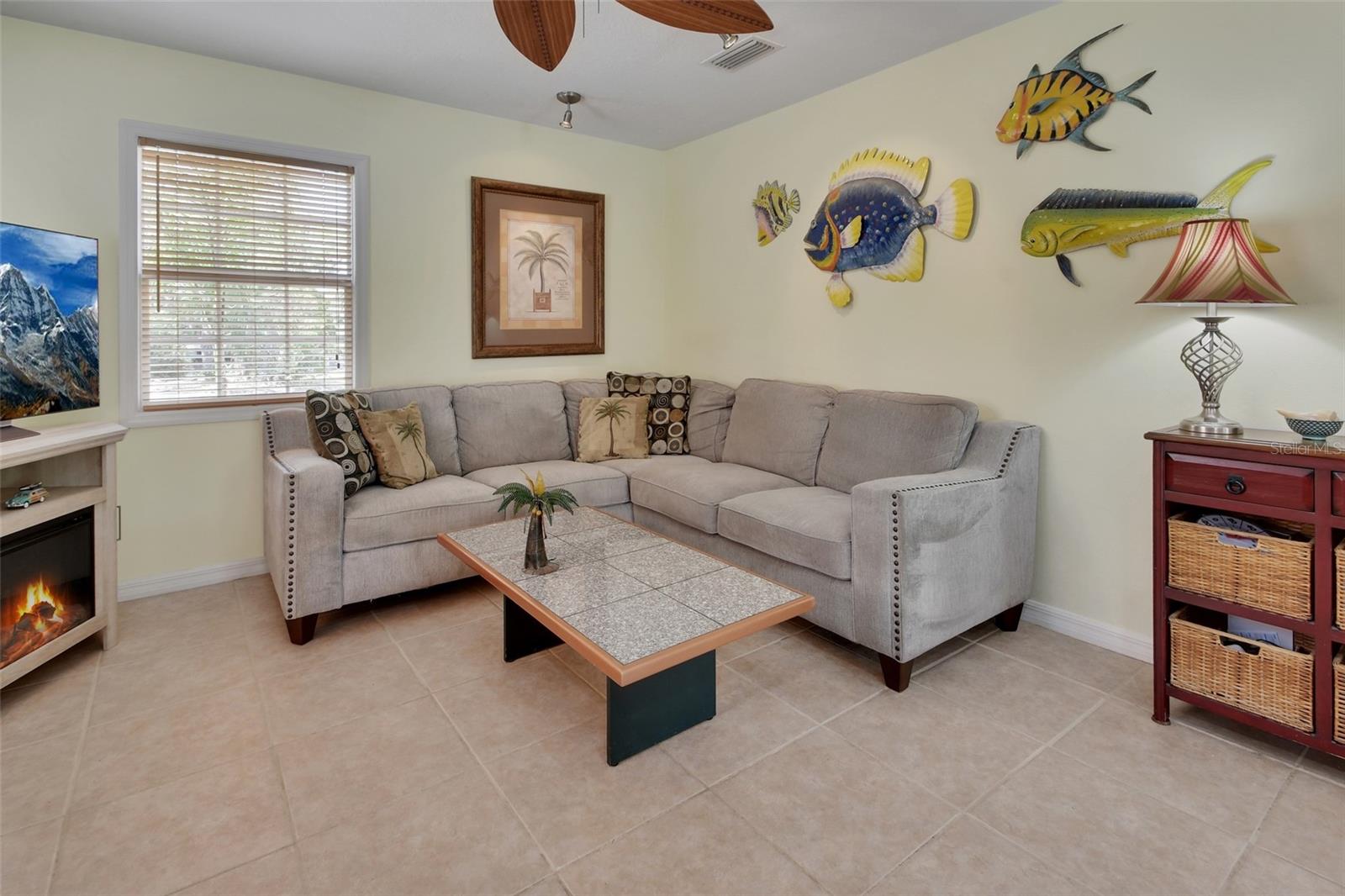 Listing photo id 28 for 4611 Grand Avenue