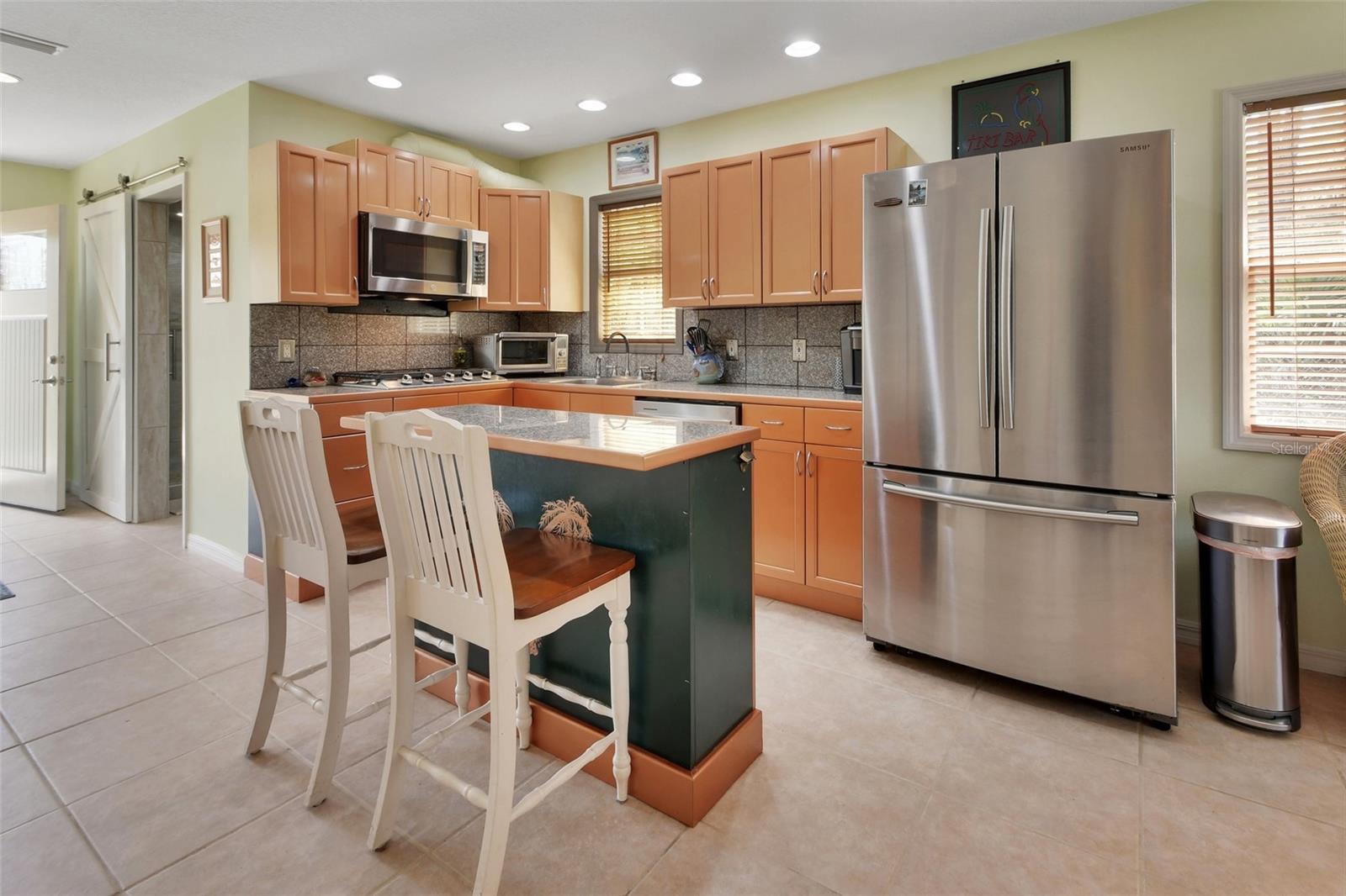 Listing photo id 30 for 4611 Grand Avenue