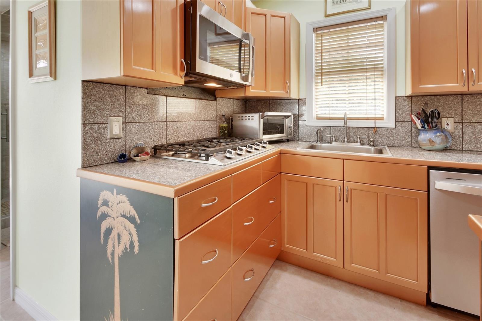 Listing photo id 31 for 4611 Grand Avenue