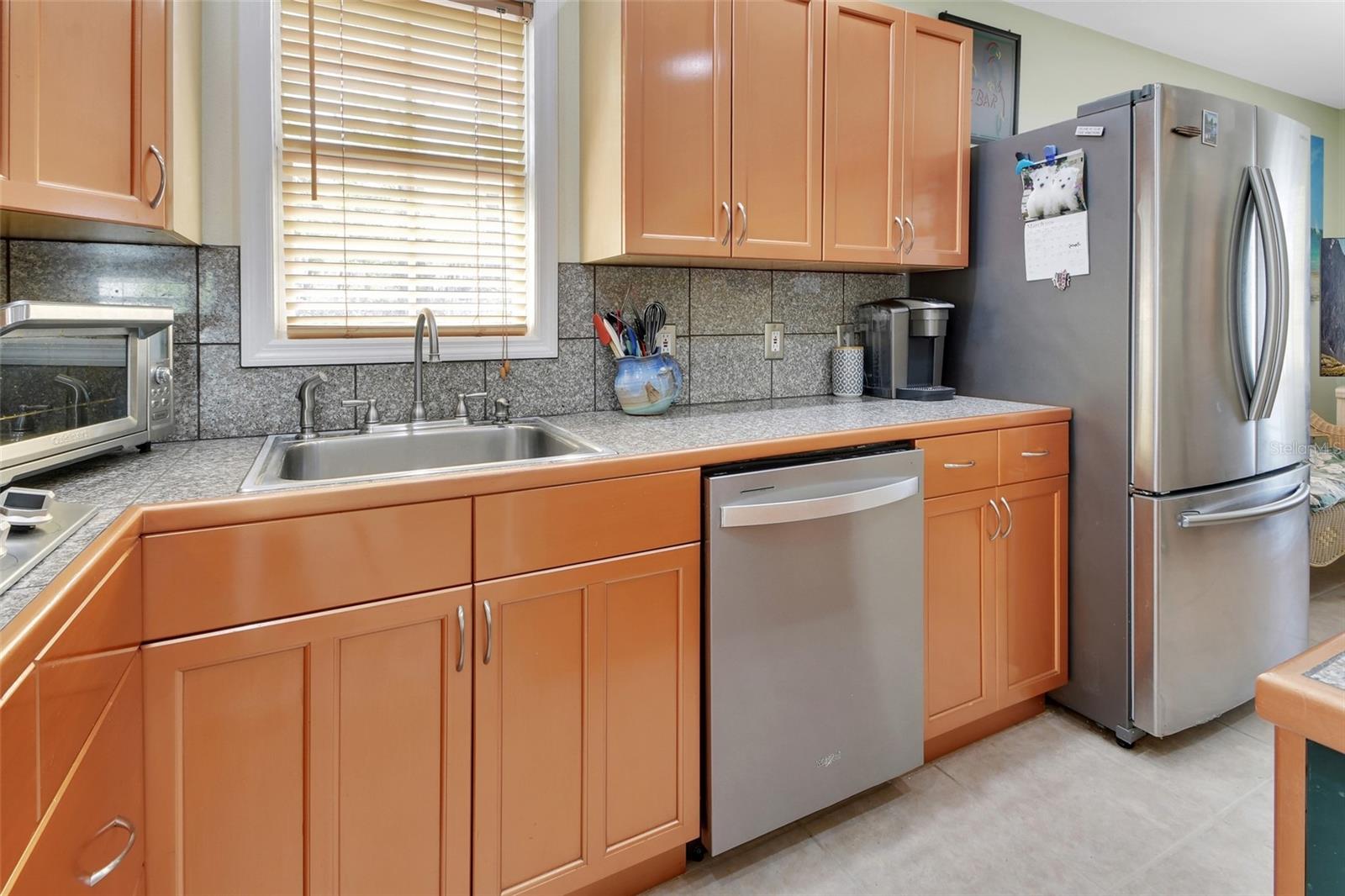 Listing photo id 32 for 4611 Grand Avenue