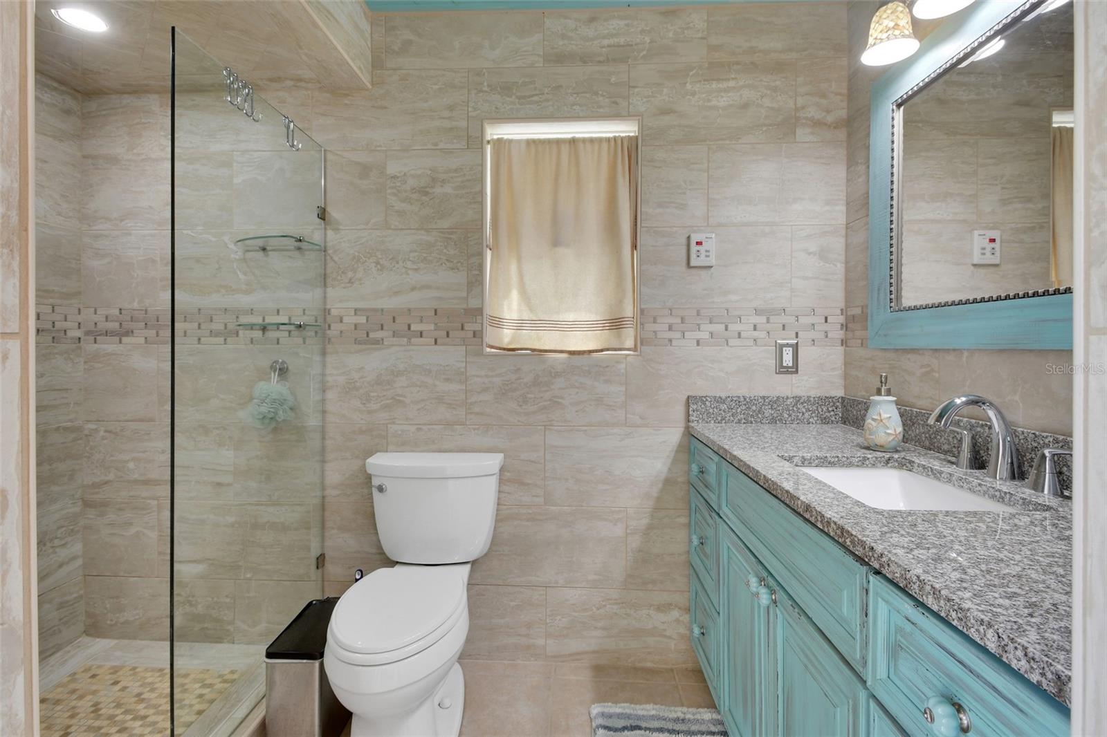 Listing photo id 33 for 4611 Grand Avenue