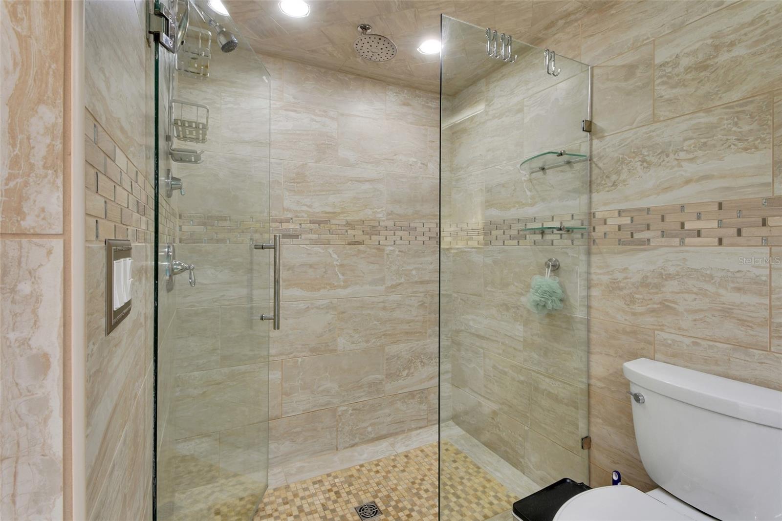 Listing photo id 34 for 4611 Grand Avenue