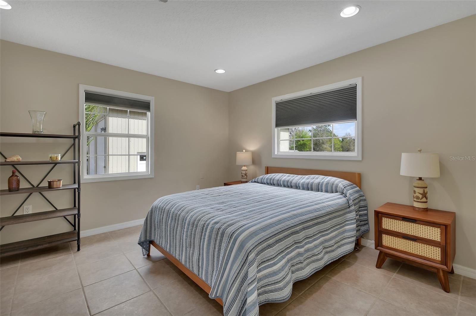 Listing photo id 36 for 4611 Grand Avenue