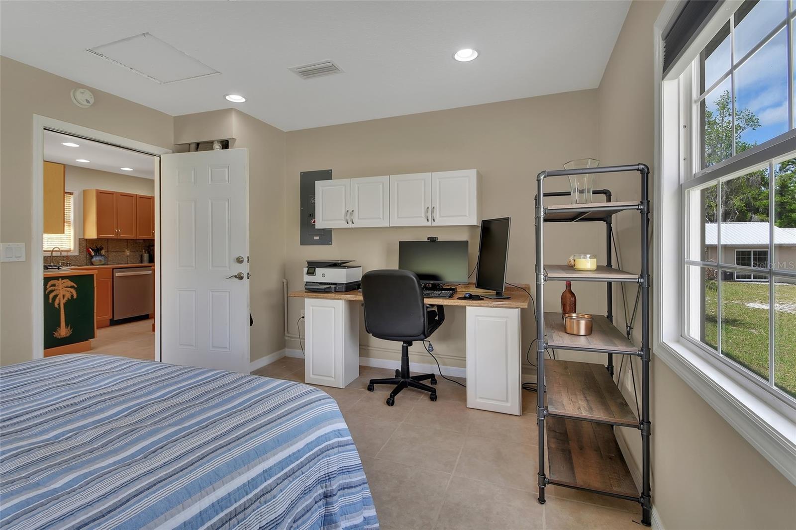 Listing photo id 37 for 4611 Grand Avenue