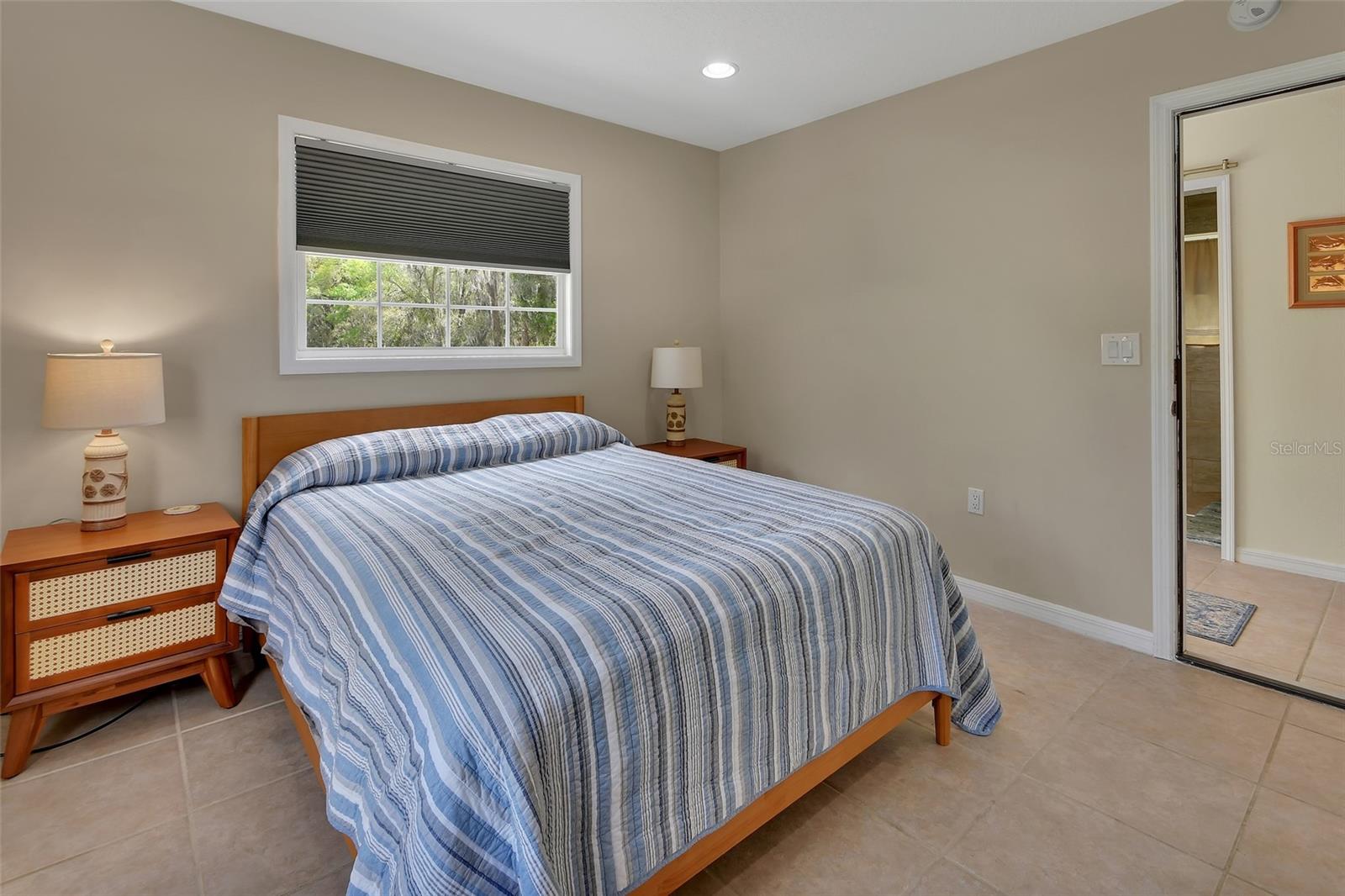 Listing photo id 38 for 4611 Grand Avenue