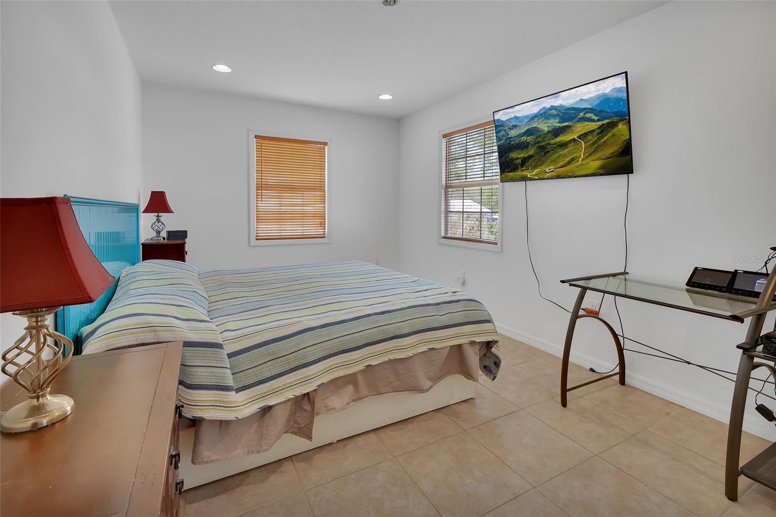 Listing photo id 39 for 4611 Grand Avenue