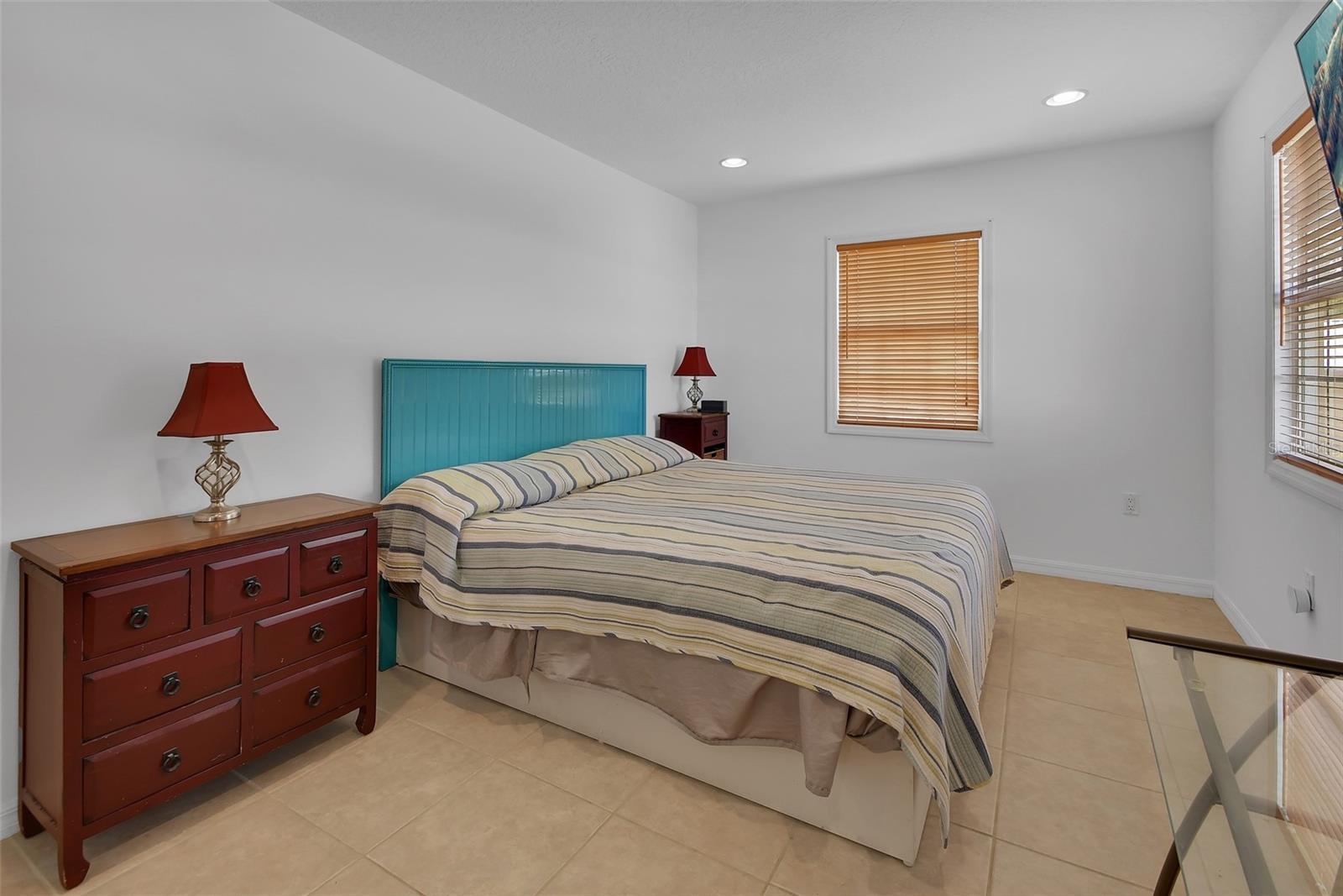 Listing photo id 40 for 4611 Grand Avenue