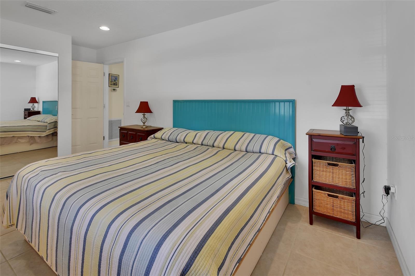 Listing photo id 41 for 4611 Grand Avenue