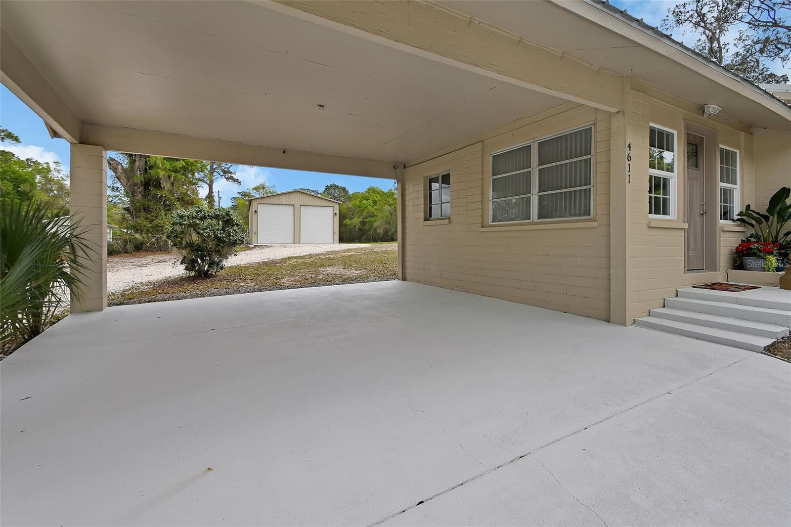 Listing photo id 3 for 4611 Grand Avenue