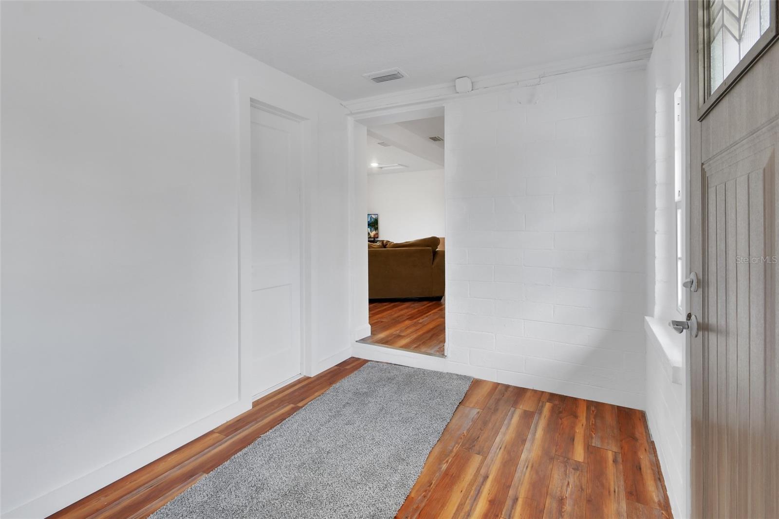 Listing photo id 6 for 4611 Grand Avenue