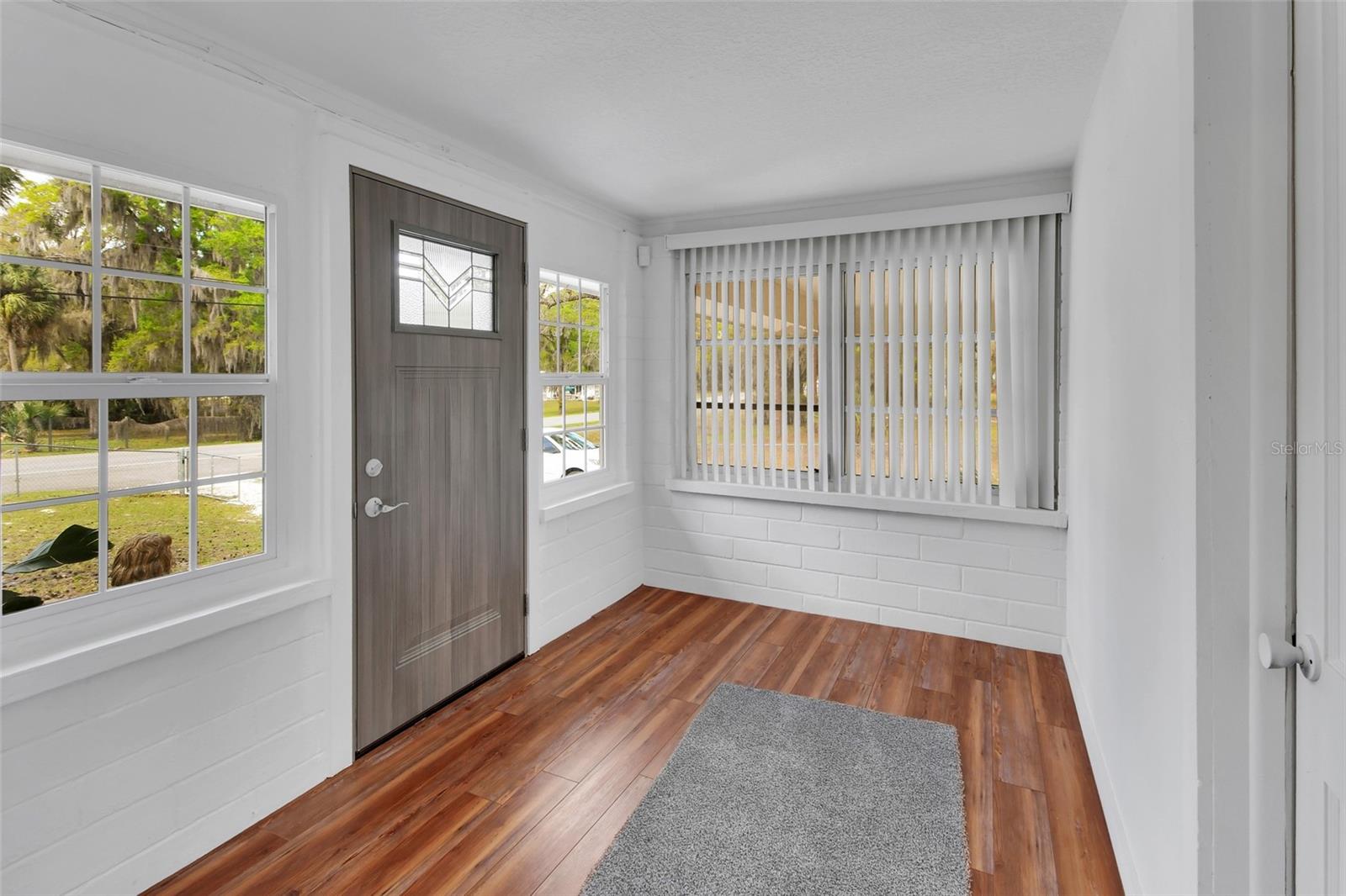 Listing photo id 7 for 4611 Grand Avenue