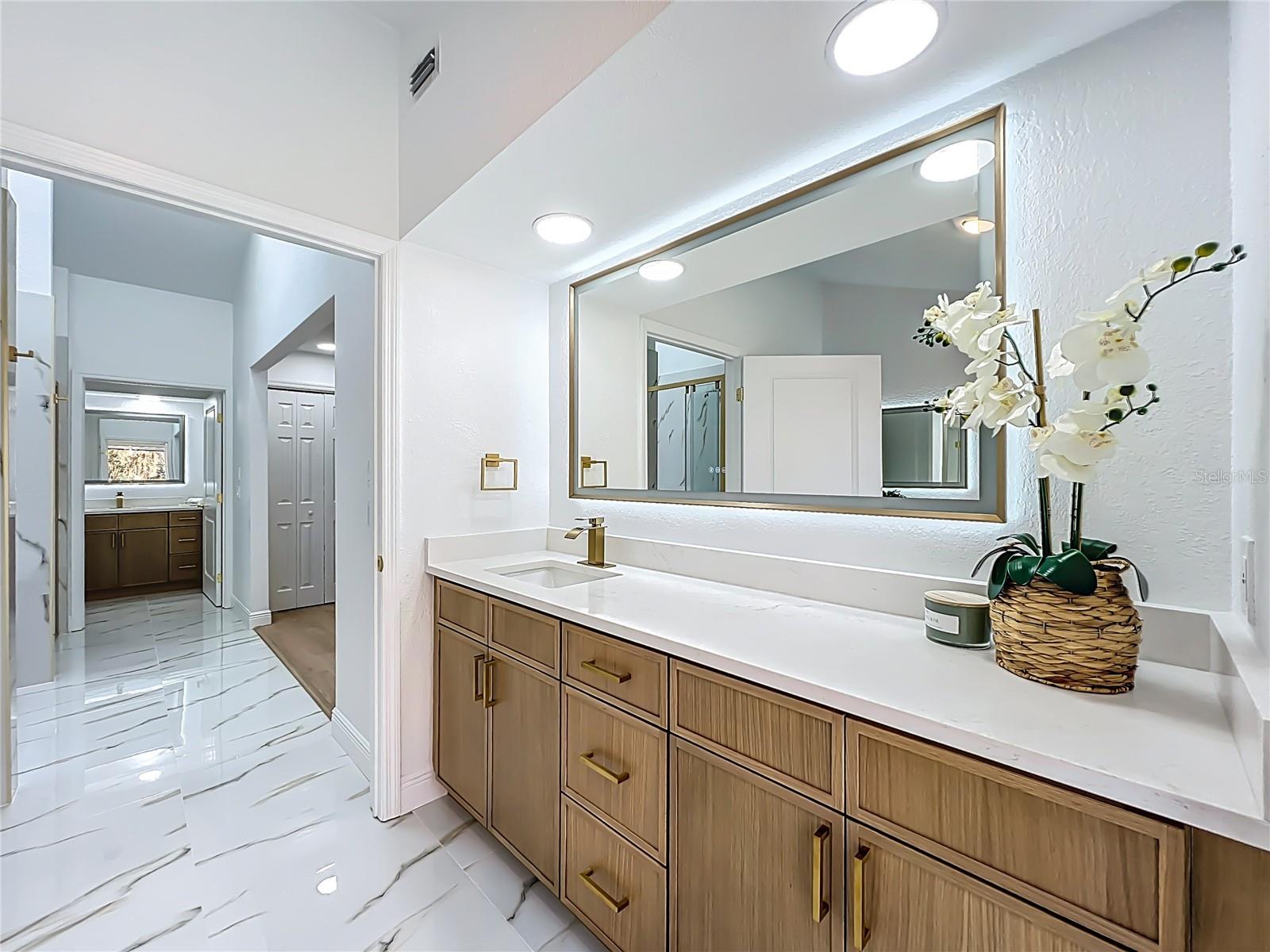 Image 28 of 100 For 51 Oakleigh Lane