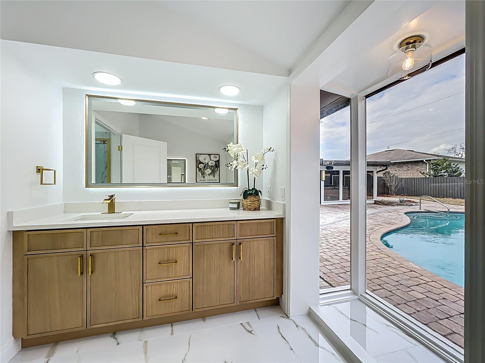 Image 33 of 100 For 51 Oakleigh Lane