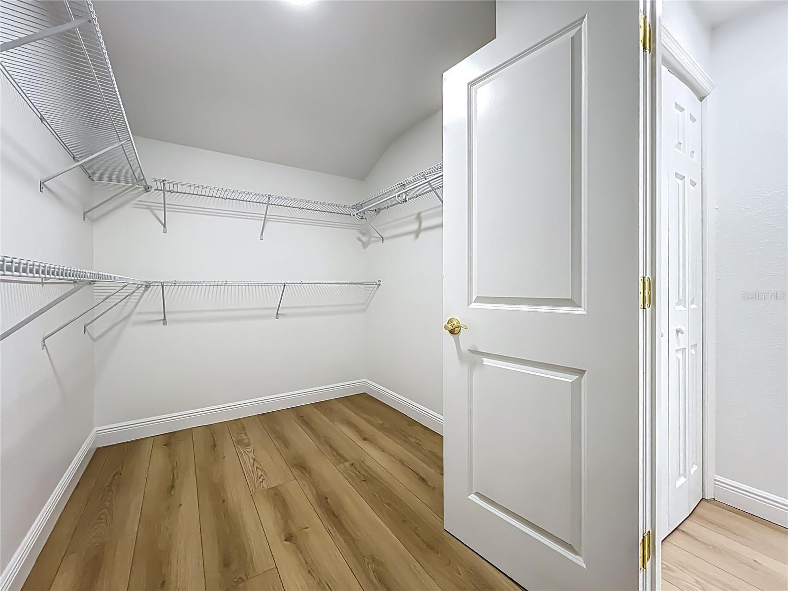 Image 39 of 100 For 51 Oakleigh Lane