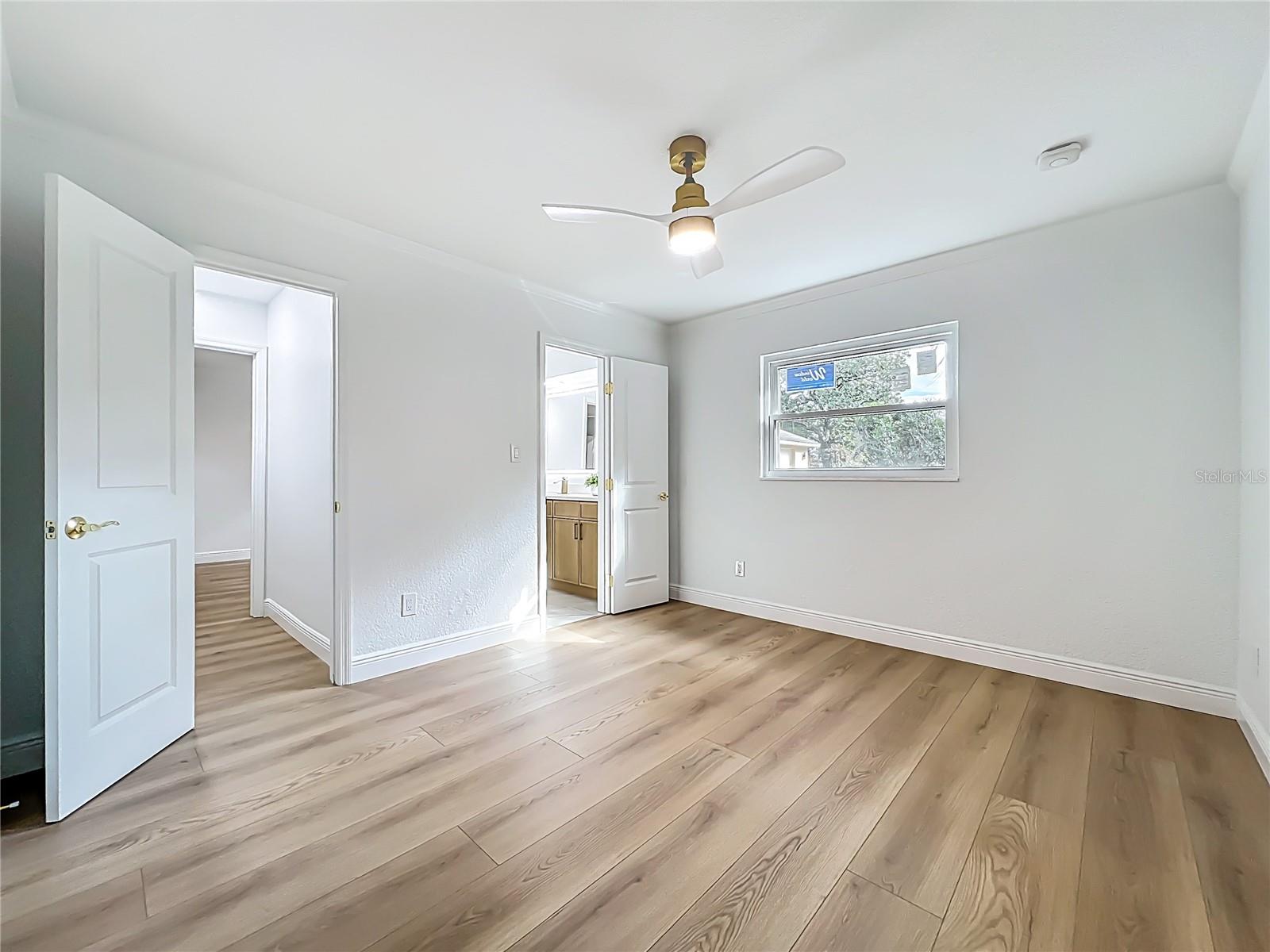 Image 43 of 100 For 51 Oakleigh Lane