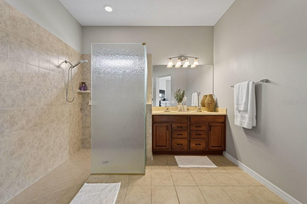 Image 60 of 100 For 1204 Draycott Street