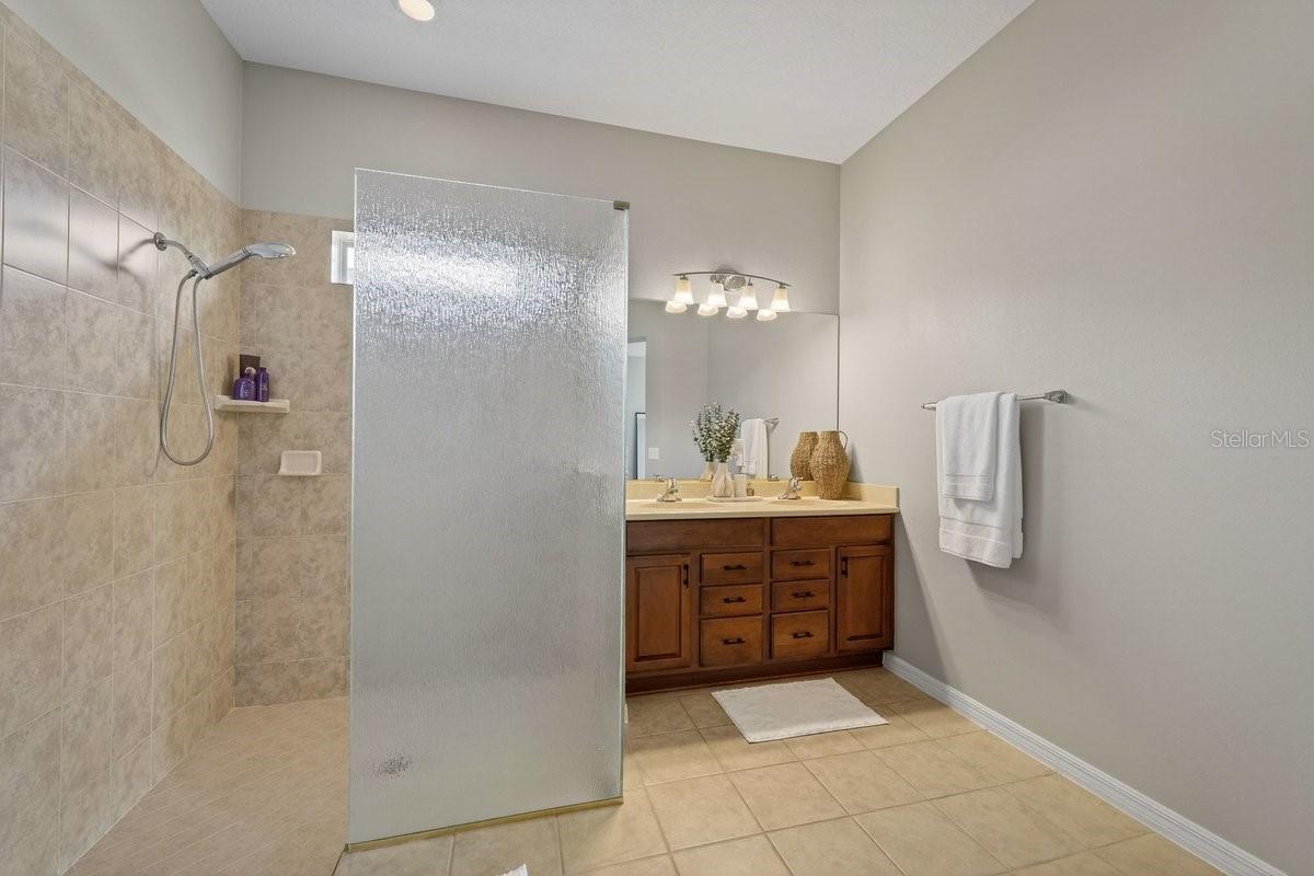 Image 61 of 100 For 1204 Draycott Street