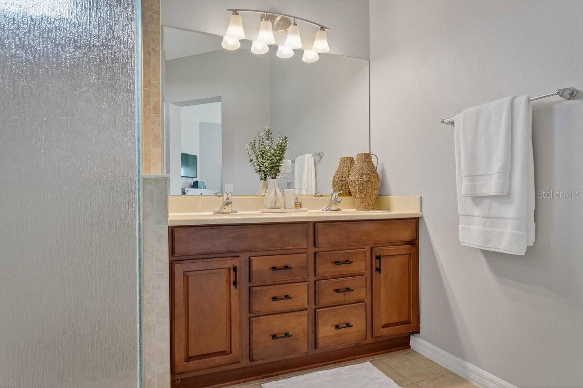 Image 63 of 100 For 1204 Draycott Street