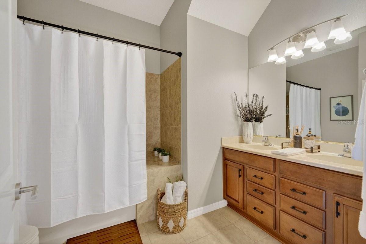 Image 68 of 100 For 1204 Draycott Street