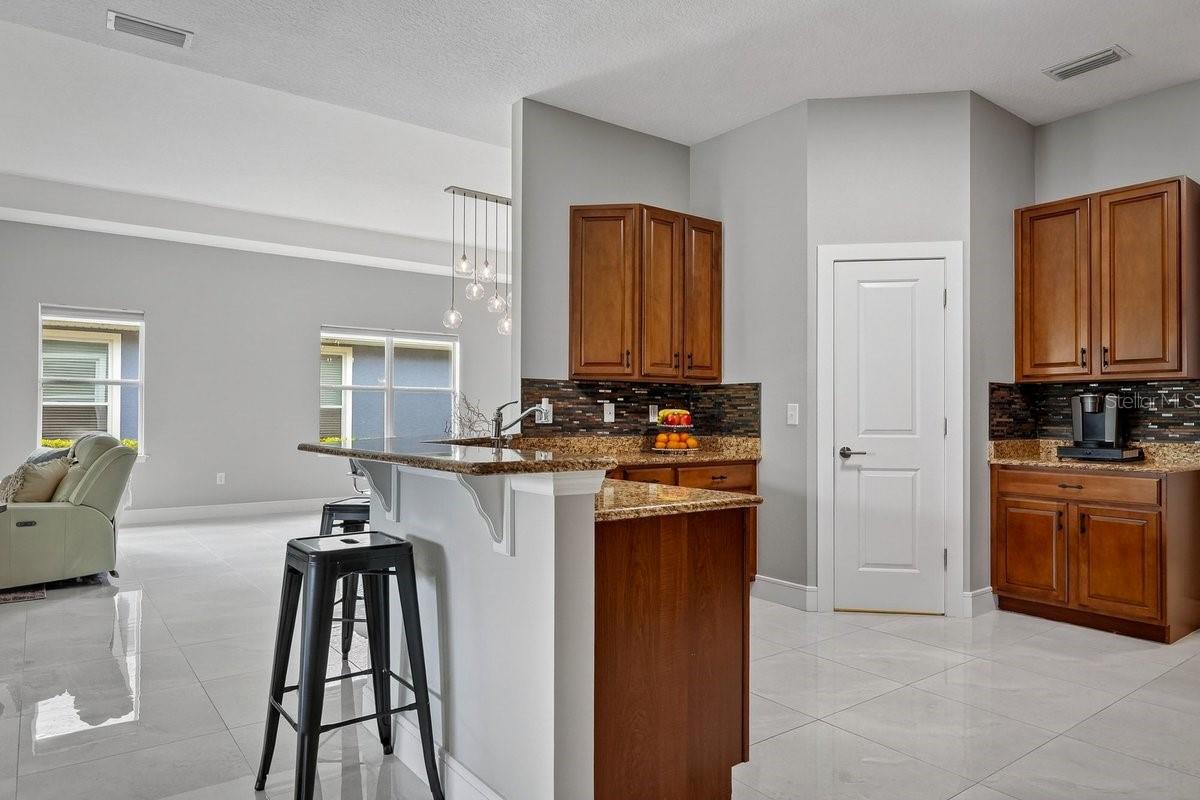 Image 9 of 100 For 1204 Draycott Street