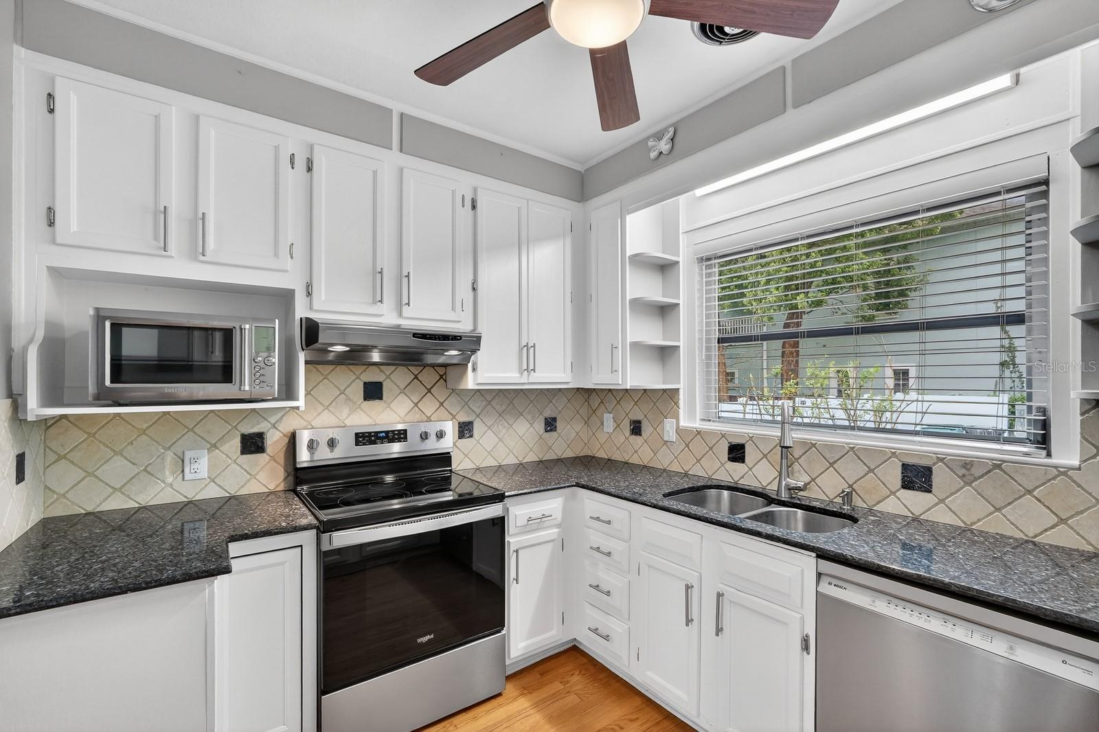 Image 18 of 94 For 346 Kaley Street