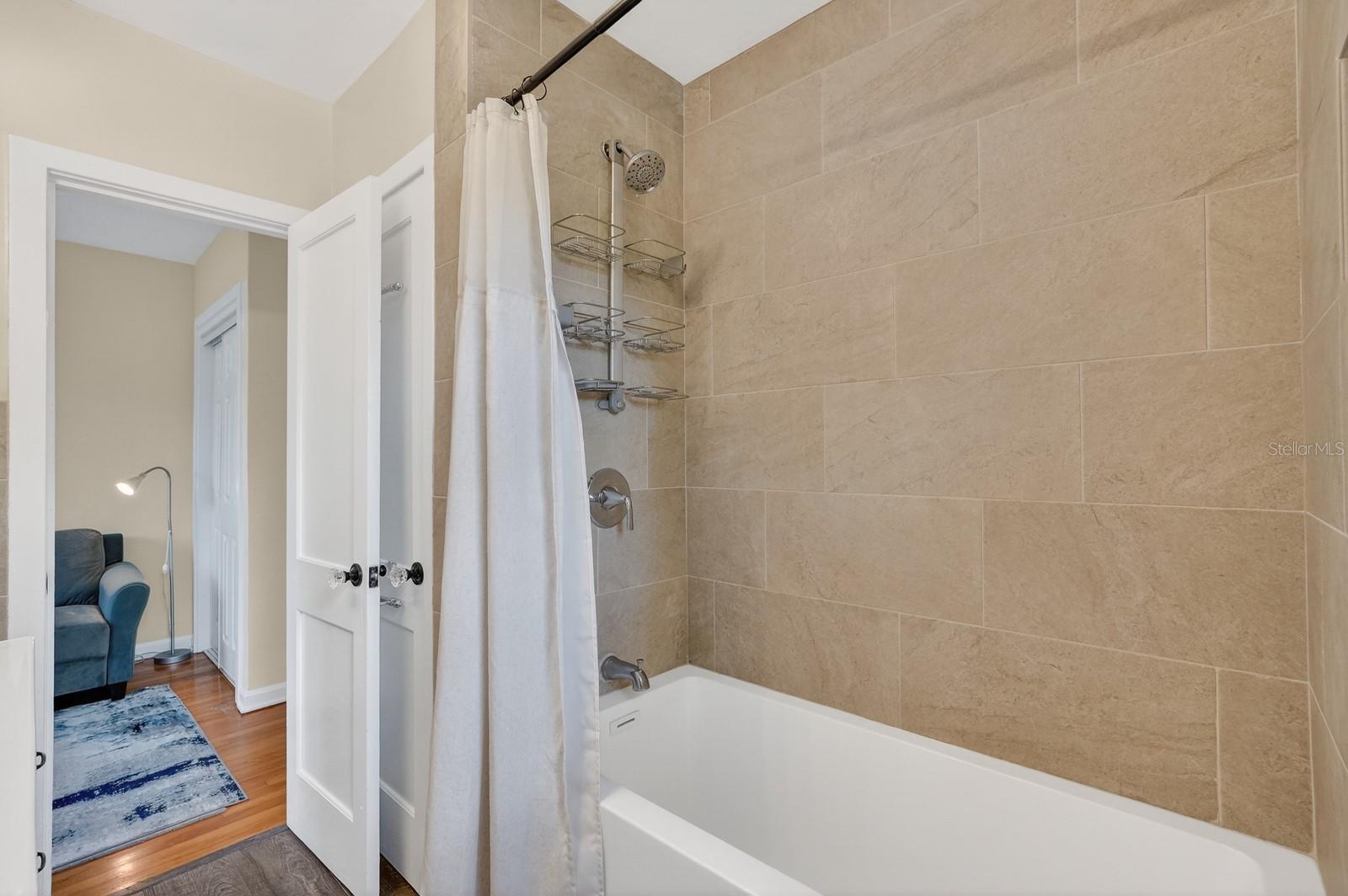 Image 32 of 94 For 346 Kaley Street