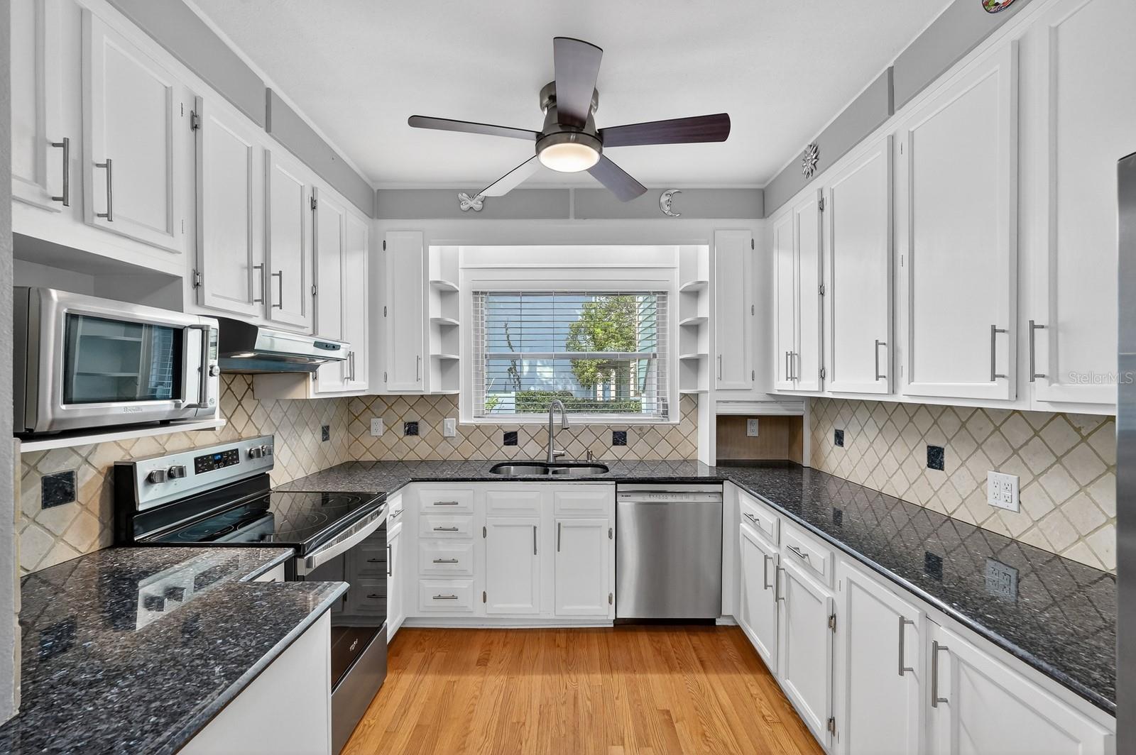 Image 4 of 94 For 346 Kaley Street