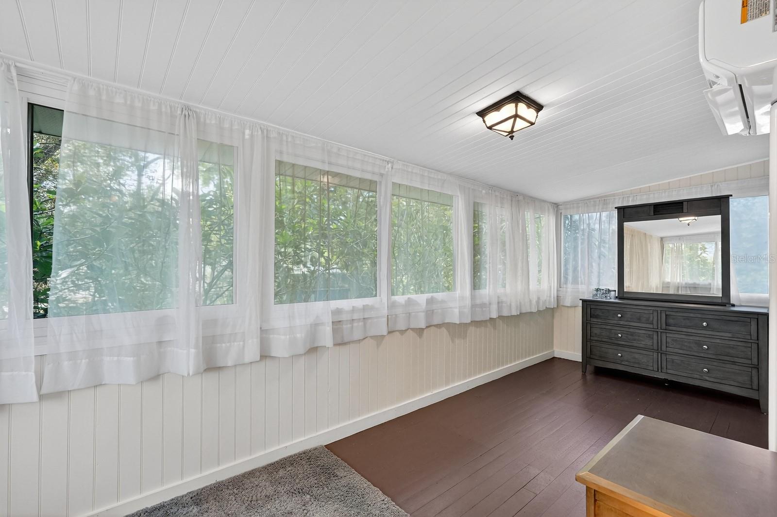 Image 51 of 94 For 346 Kaley Street