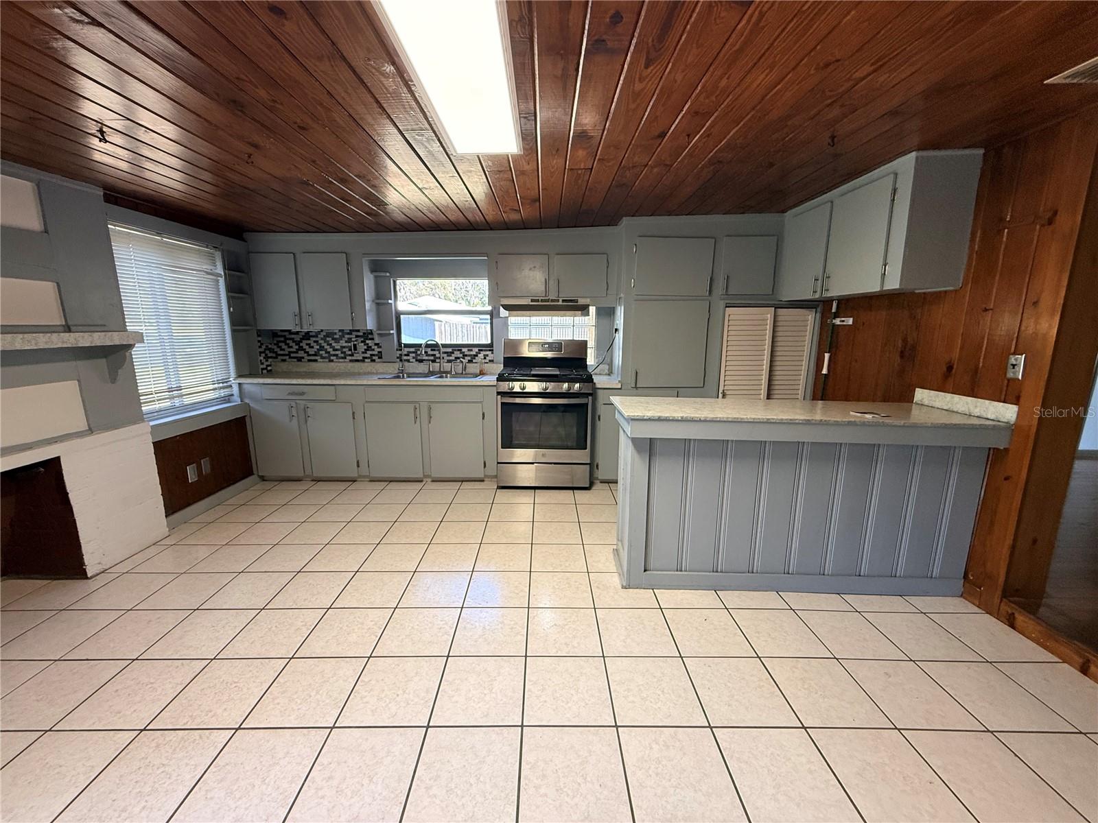 Image 5 of 30 For 2108 Old New York Avenue