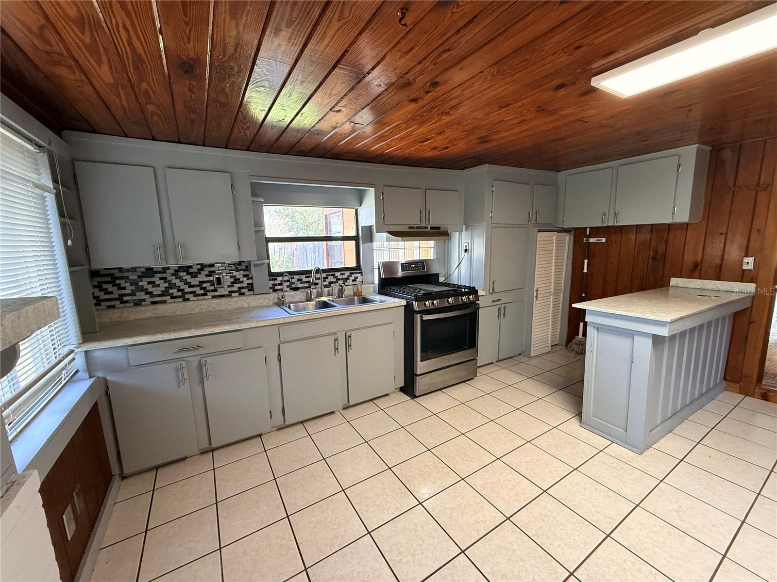 Image 7 of 30 For 2108 Old New York Avenue