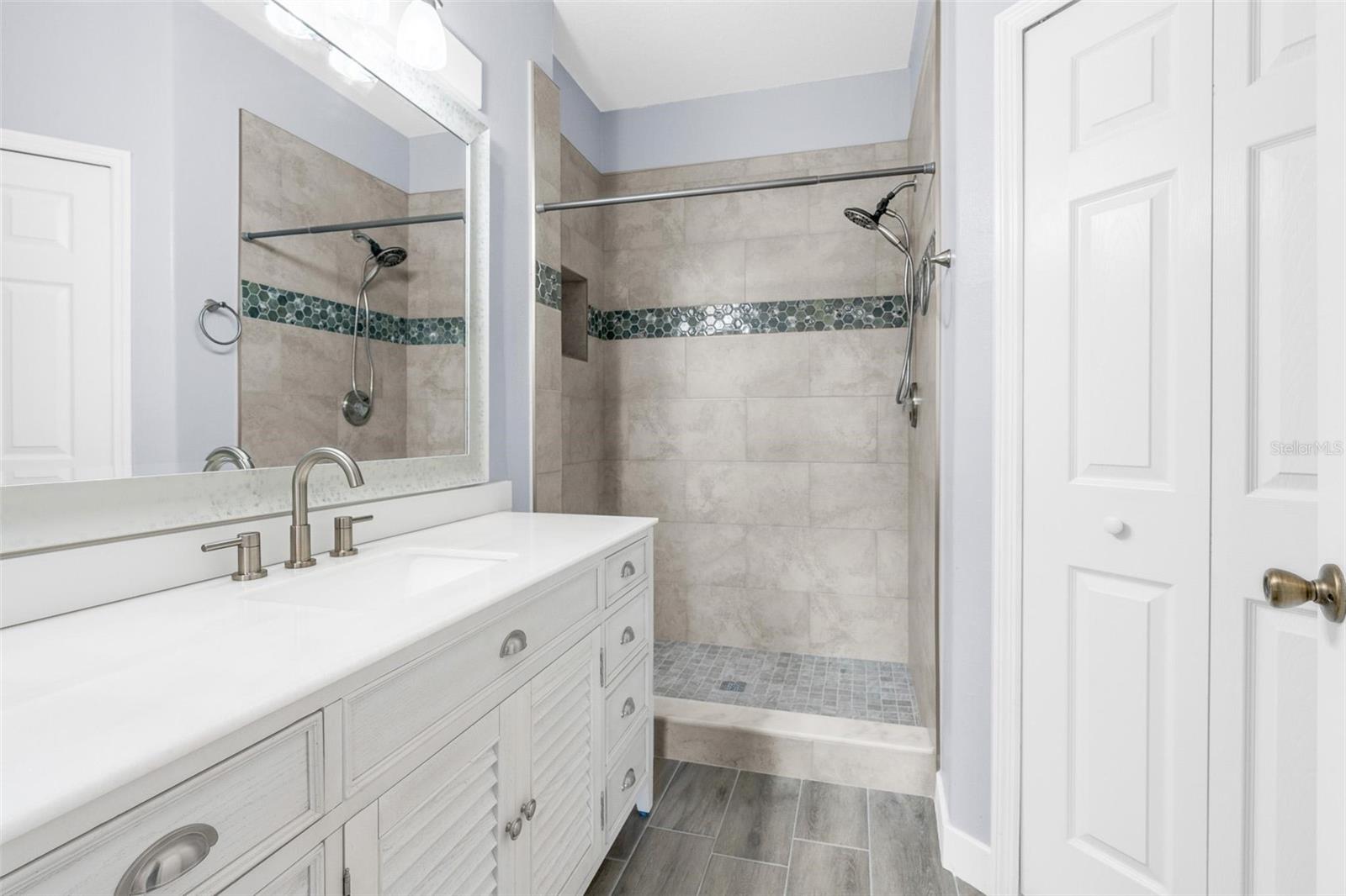 Image 21 of 41 For 9664 Doris Lane