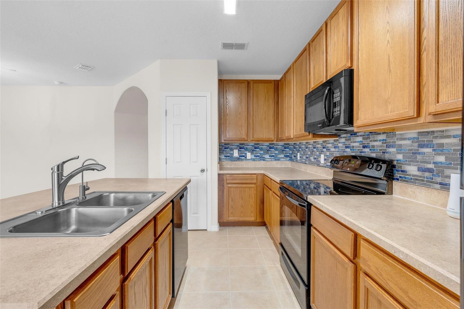 Image 4 of 41 For 9664 Doris Lane