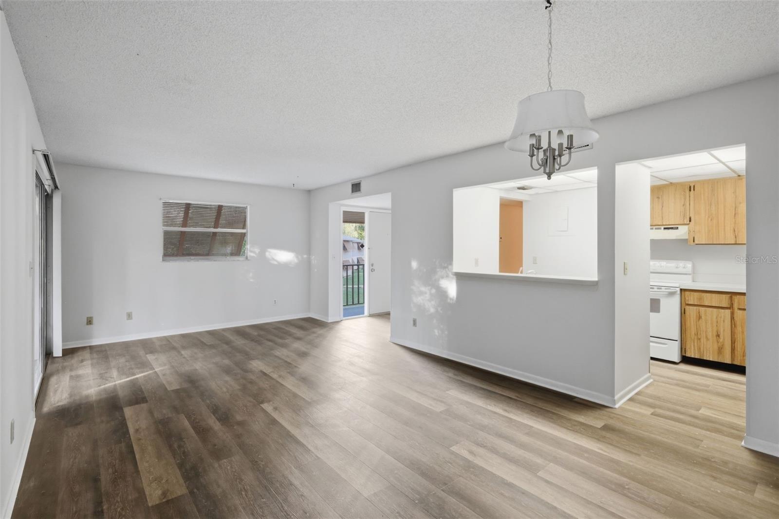 Image 7 of 33 For 100 Sweetgum Woods Court 9b