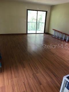 Image 21 of 34 For 431 Rich Avenue 429