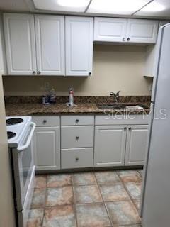 Image 23 of 34 For 431 Rich Avenue 429