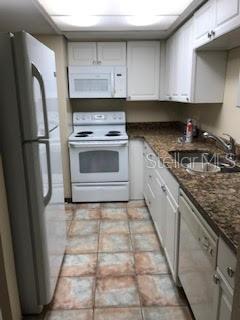 Image 24 of 34 For 431 Rich Avenue 429