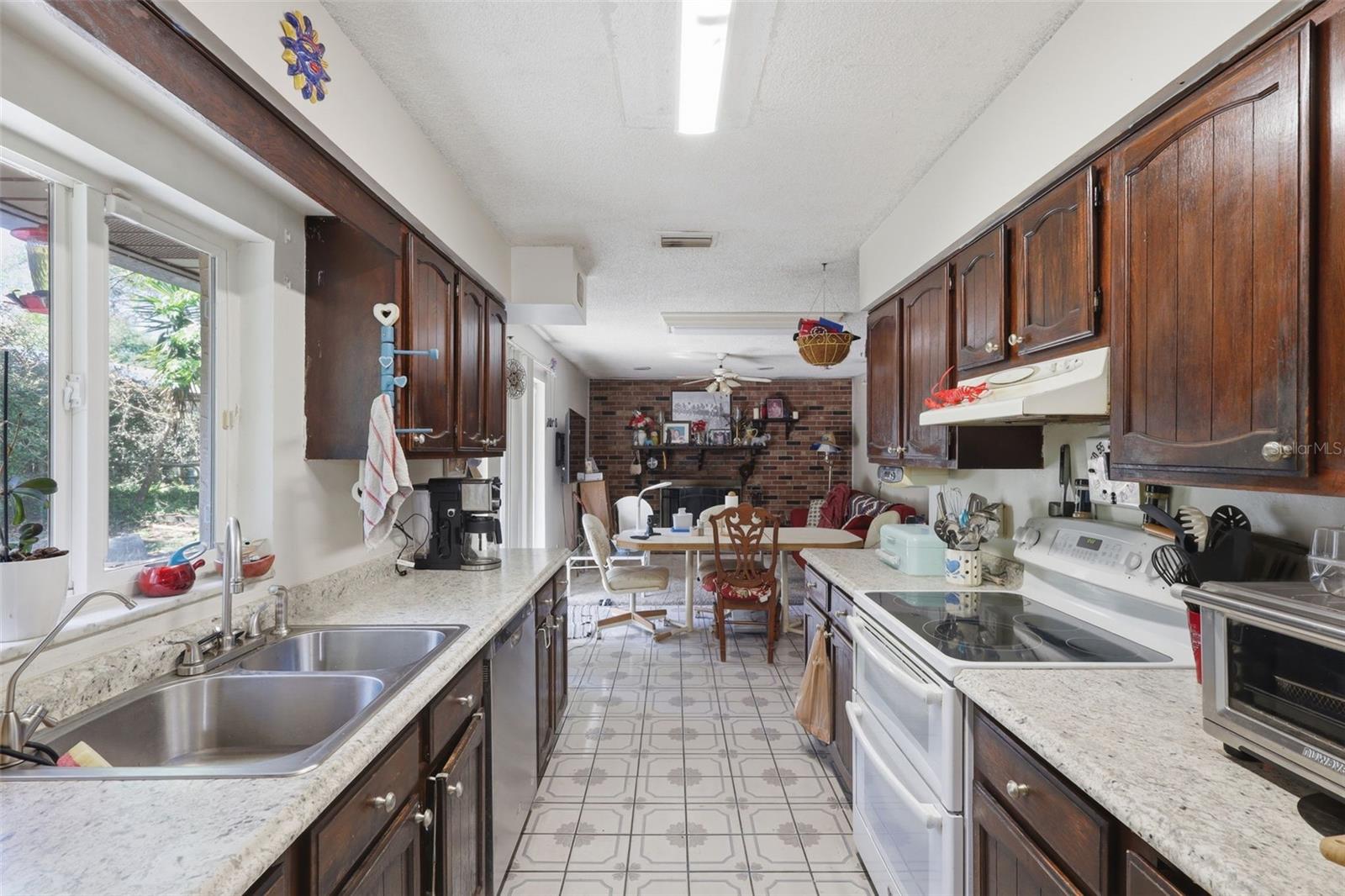 Image 24 of 36 For 1480 Gaudrey Street