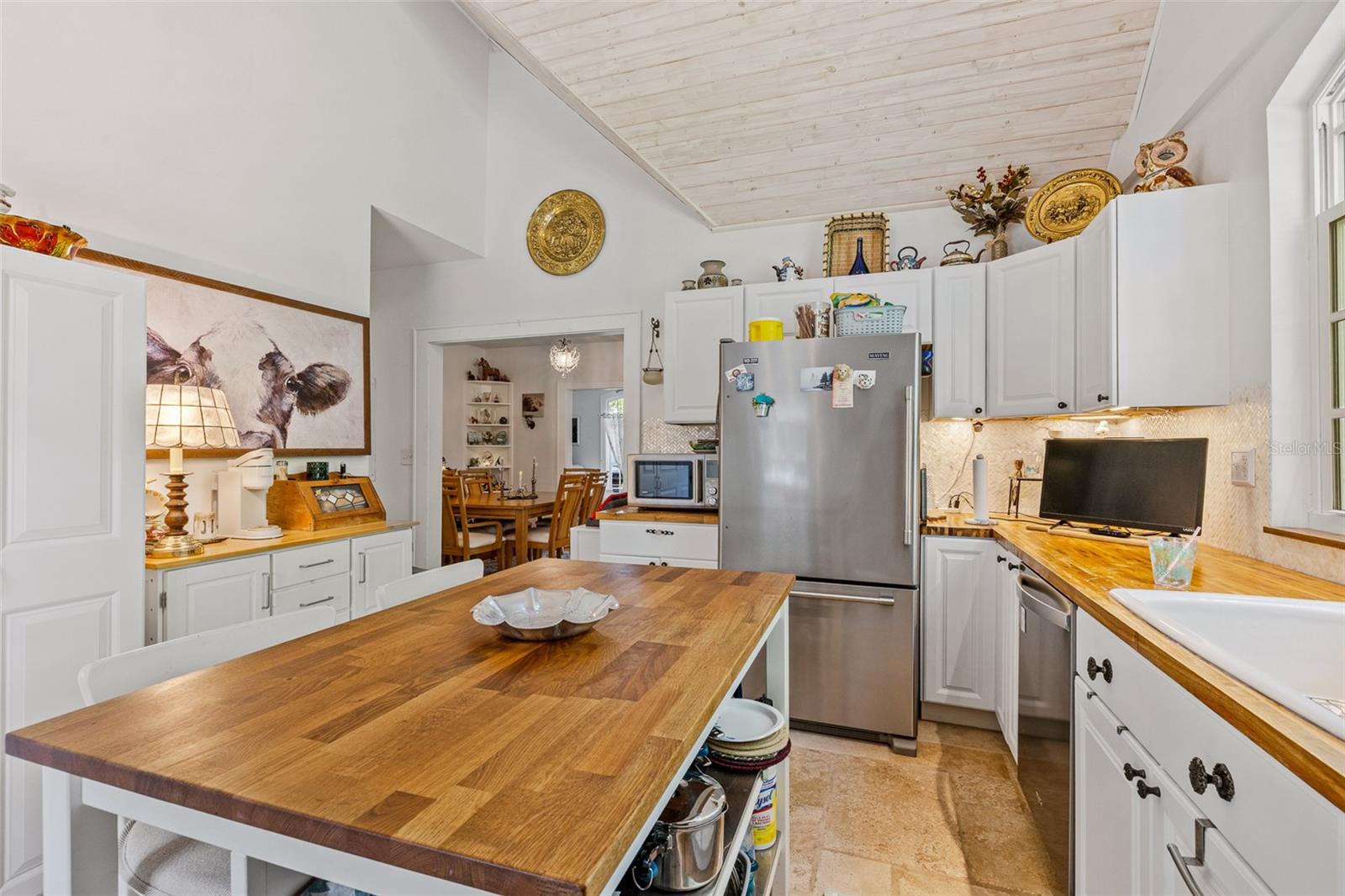 Image 15 of 53 For 623 Amelia Avenue