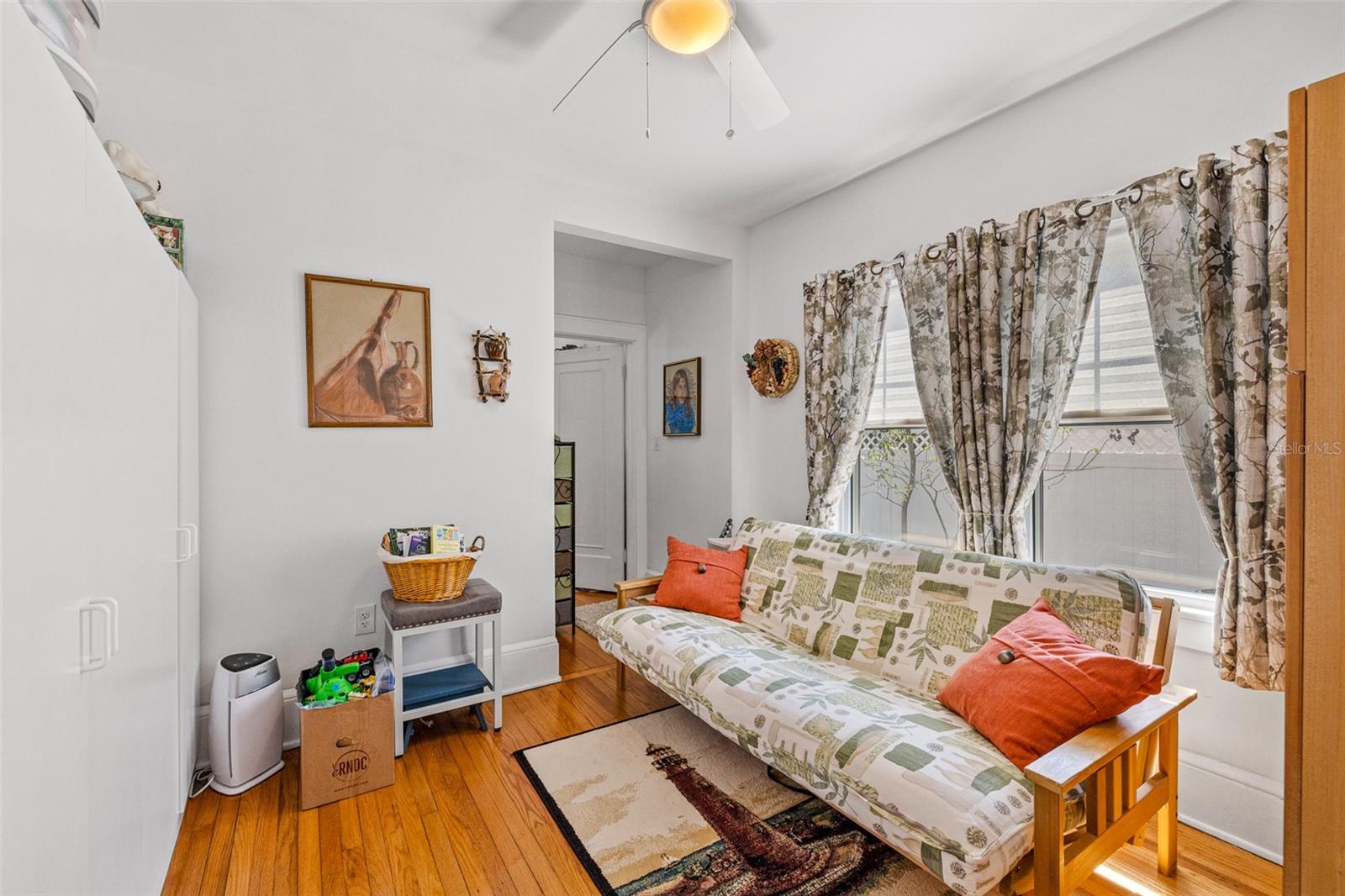 Image 19 of 53 For 623 Amelia Avenue