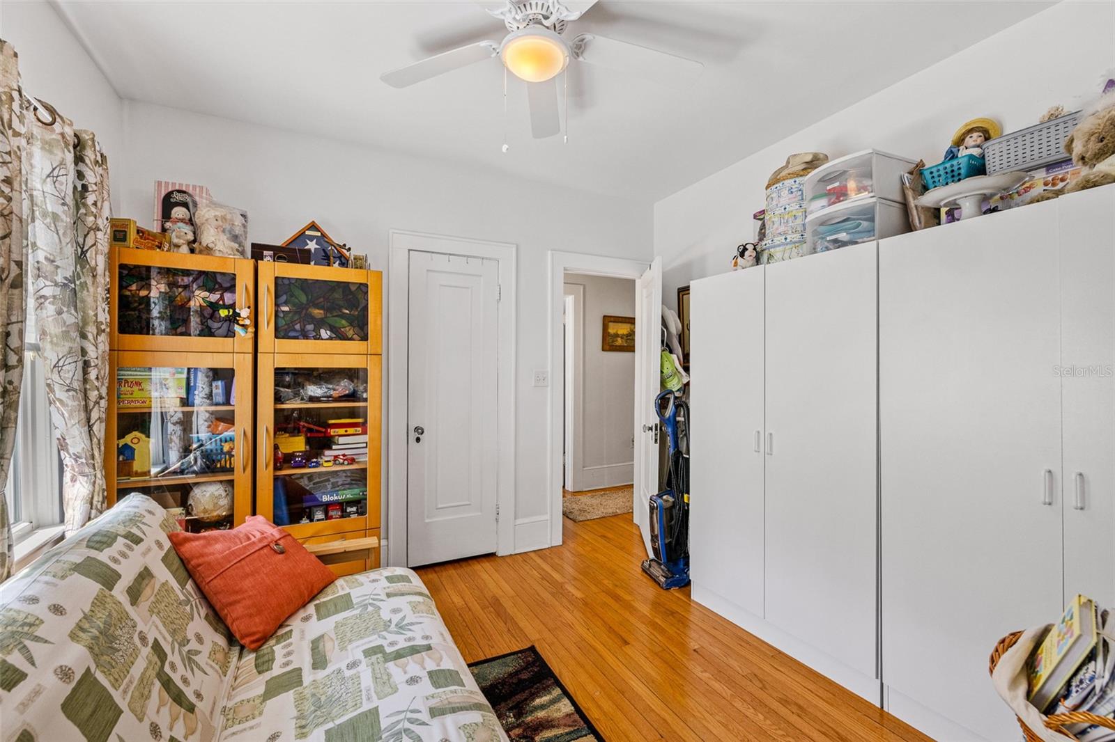 Image 20 of 53 For 623 Amelia Avenue