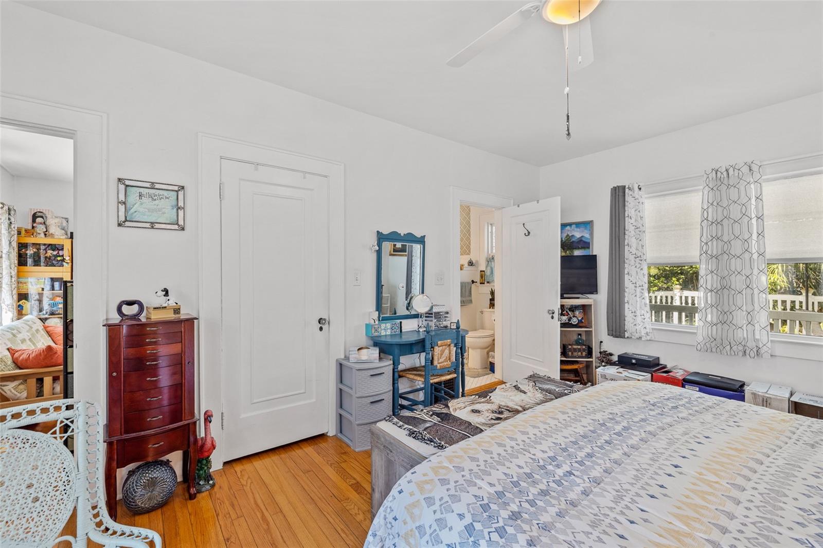 Image 22 of 53 For 623 Amelia Avenue