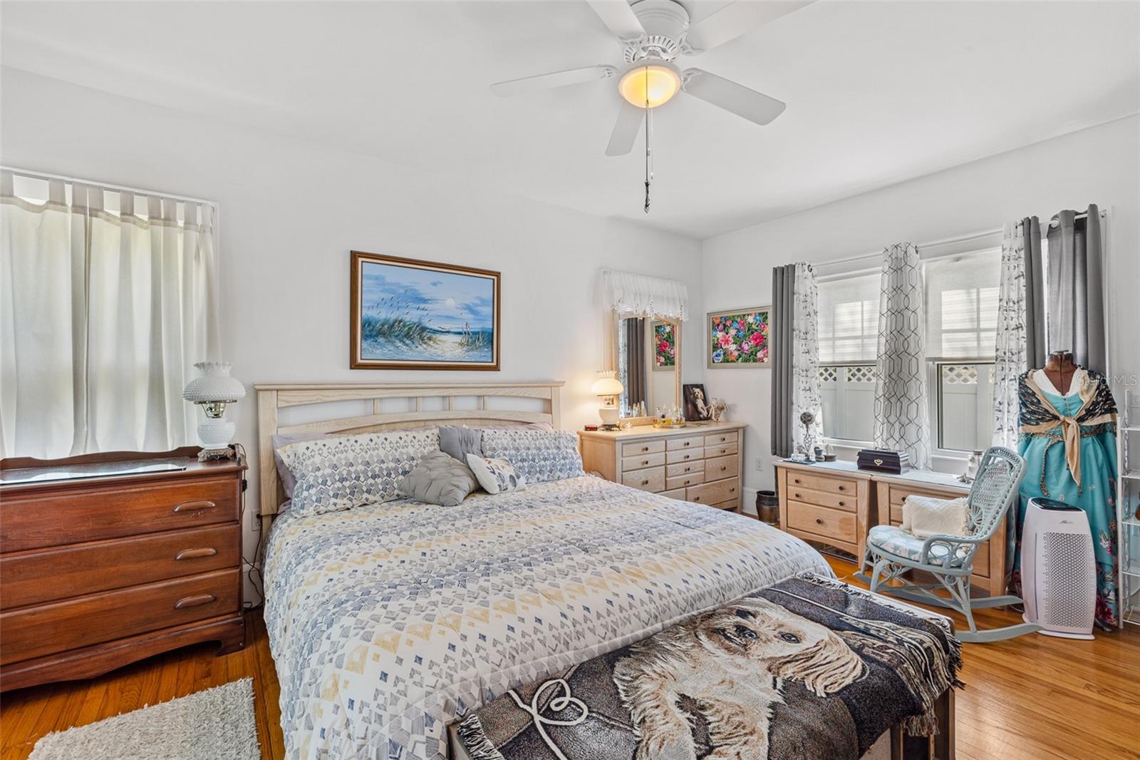 Image 23 of 53 For 623 Amelia Avenue