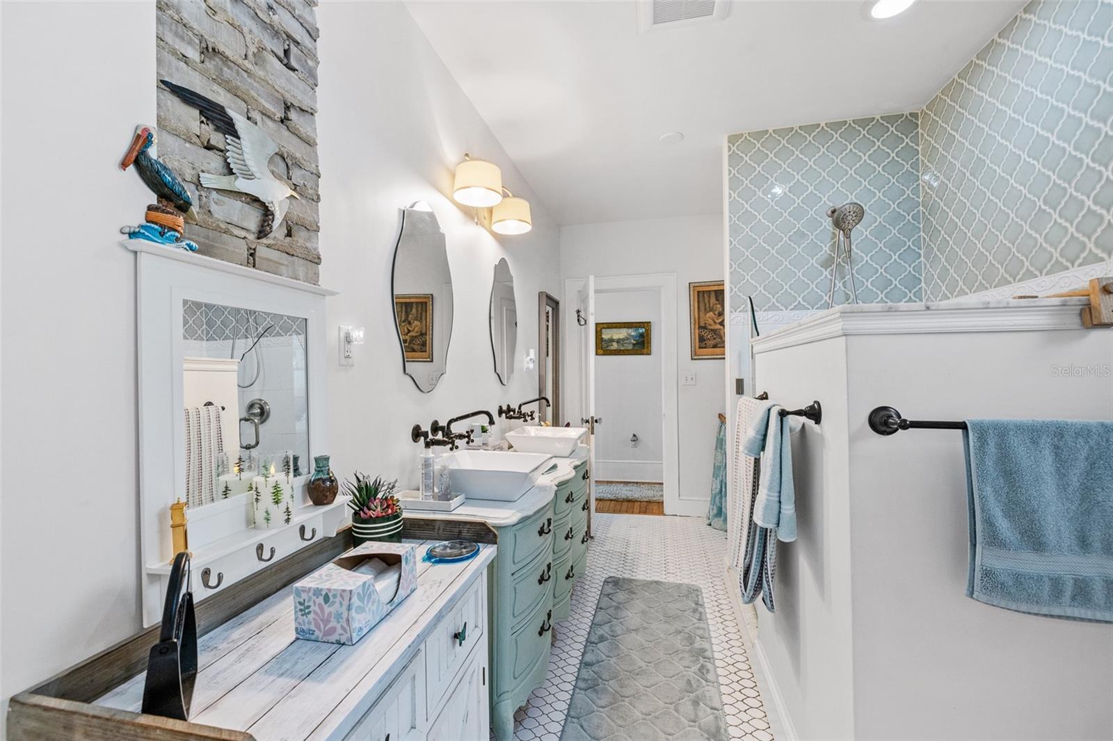 Image 25 of 53 For 623 Amelia Avenue