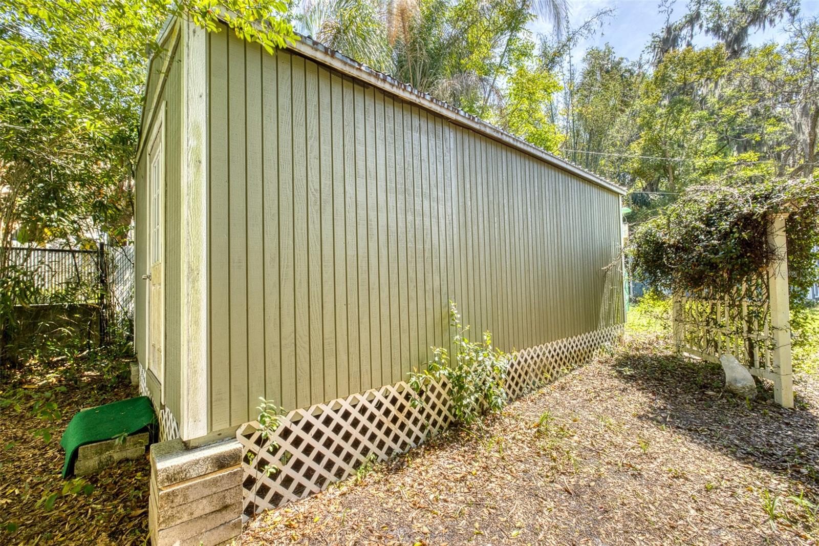 Image 32 of 53 For 623 Amelia Avenue