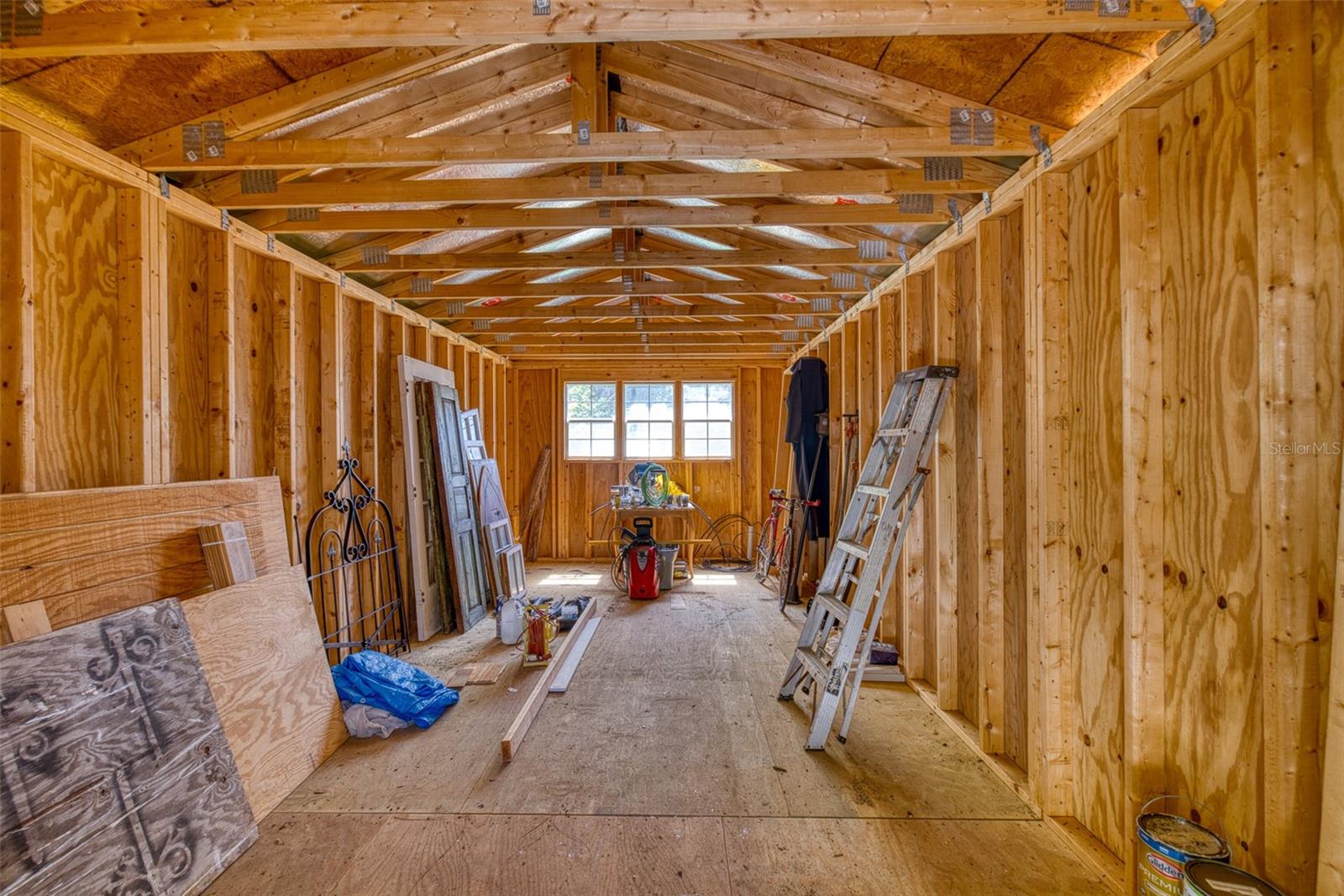 Image 33 of 53 For 623 Amelia Avenue