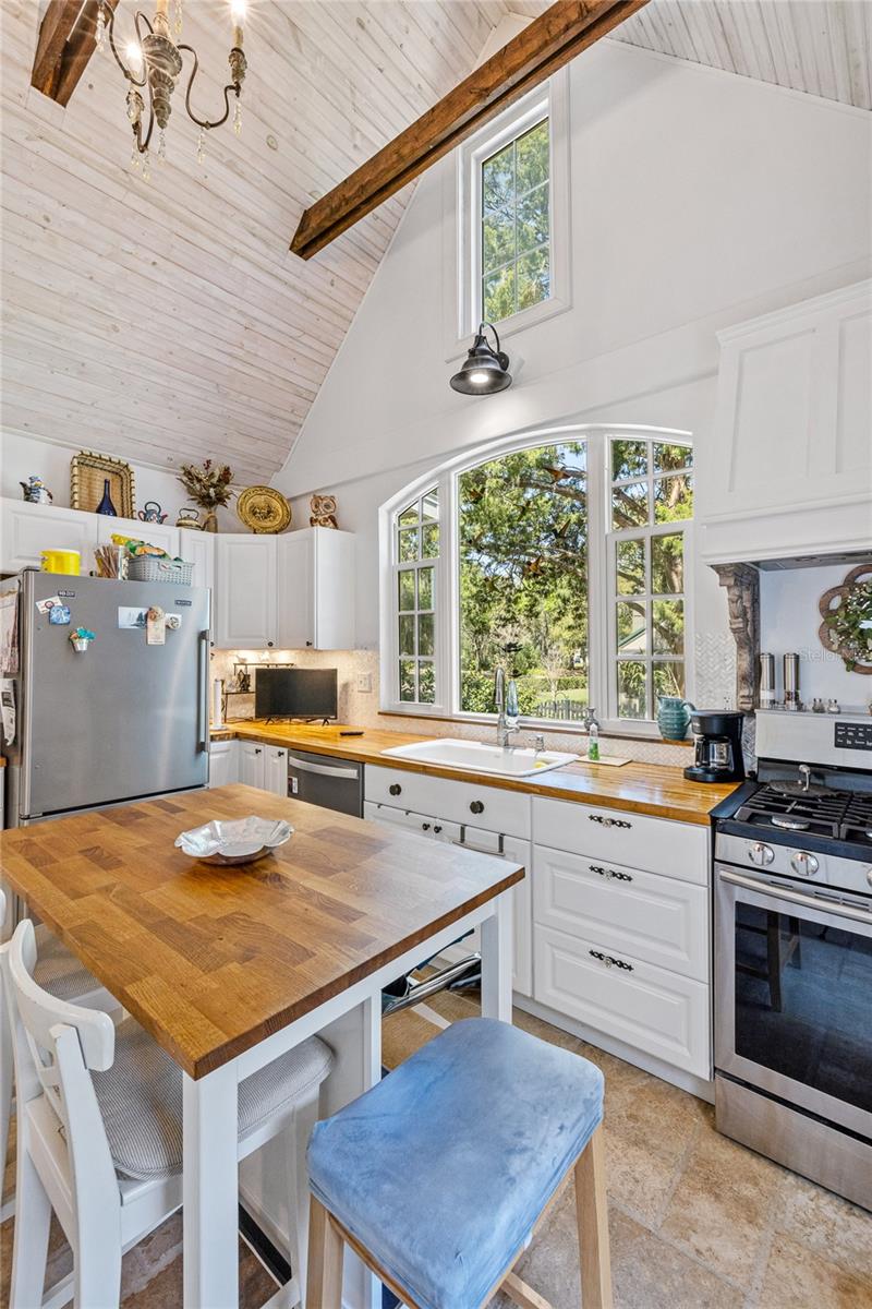 Image 4 of 53 For 623 Amelia Avenue