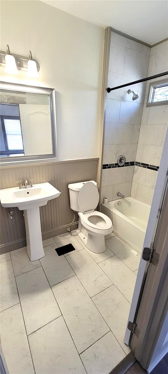 Image 13 of 17 For 735 Montreville Ave