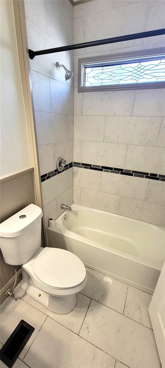 Image 14 of 17 For 735 Montreville Ave