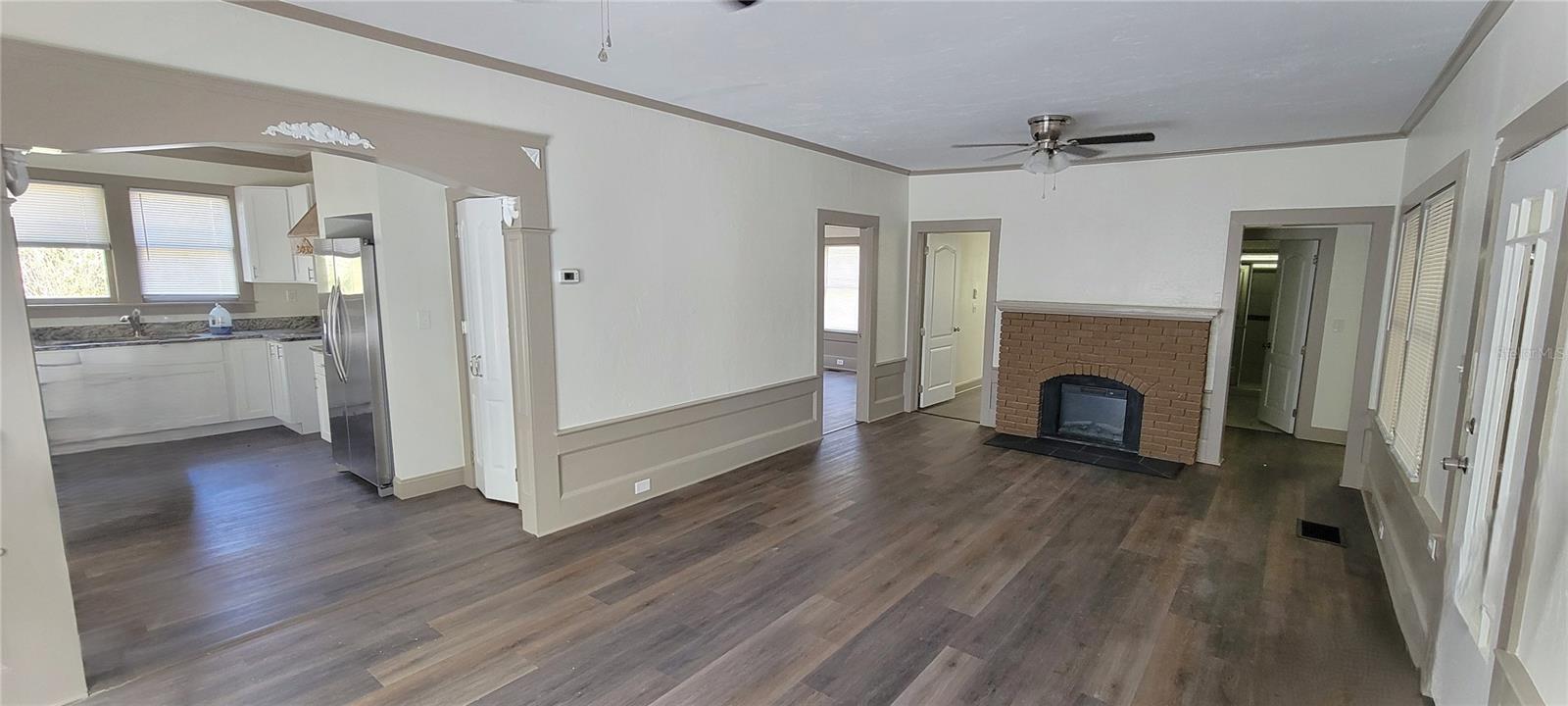 Image 4 of 17 For 735 Montreville Ave